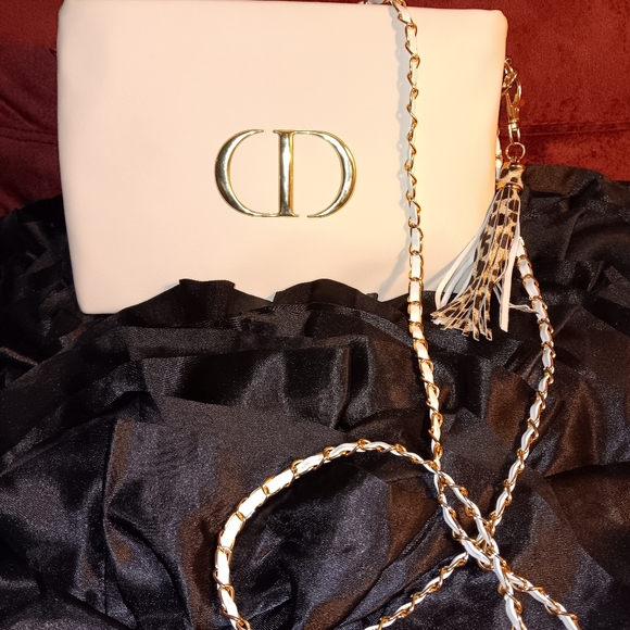 Christian dior bag with chunky chain ⛓️ ❤️👛 - Picture 1 of 9